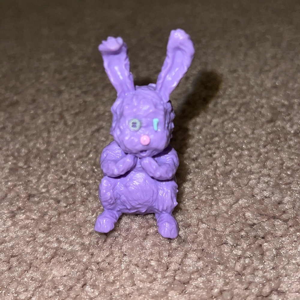 Monster High Doll Twyla Boogeyman Pet Purple Rabbit Dustin
